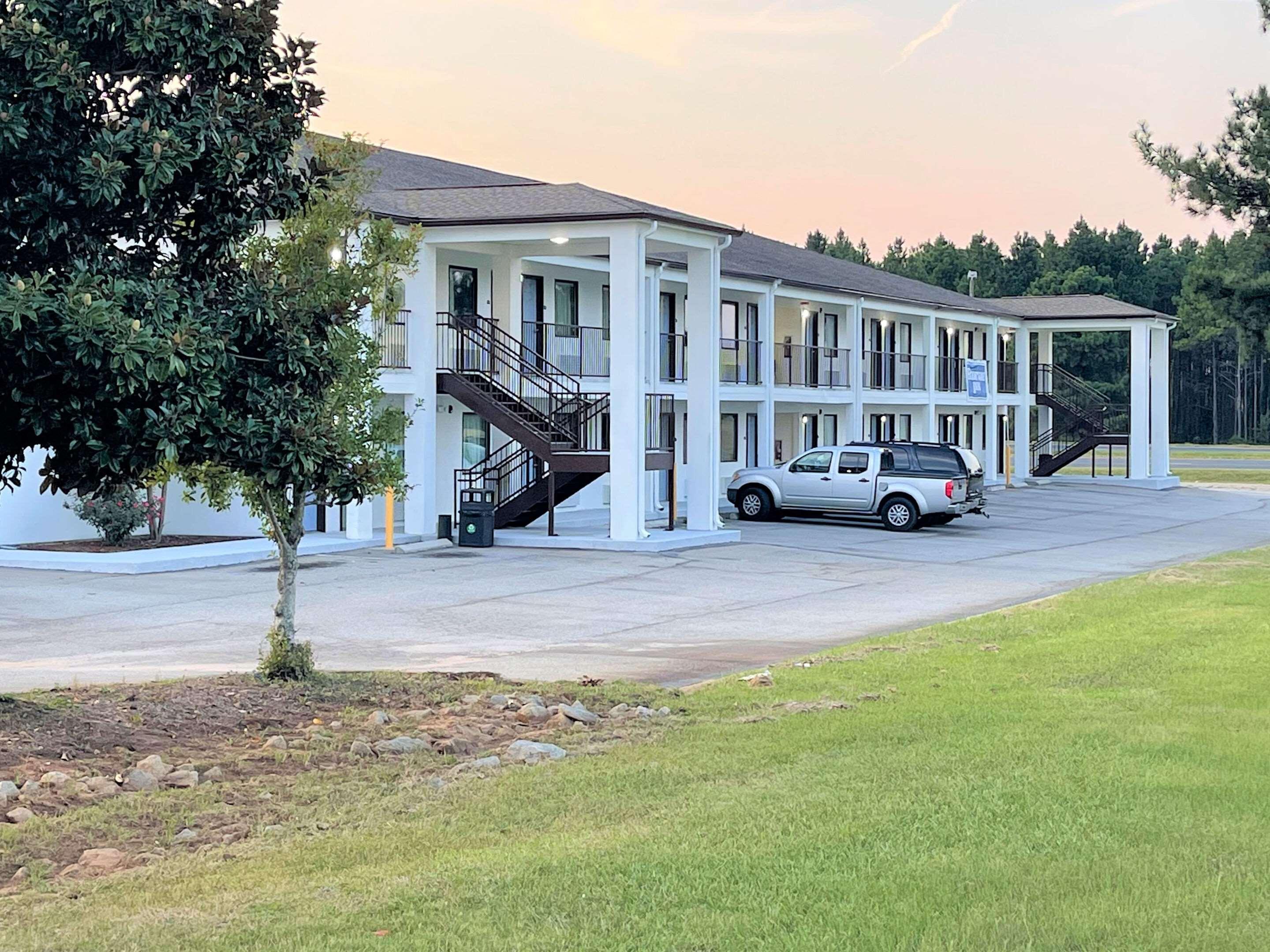 Days Inn Sandersville Exterior photo