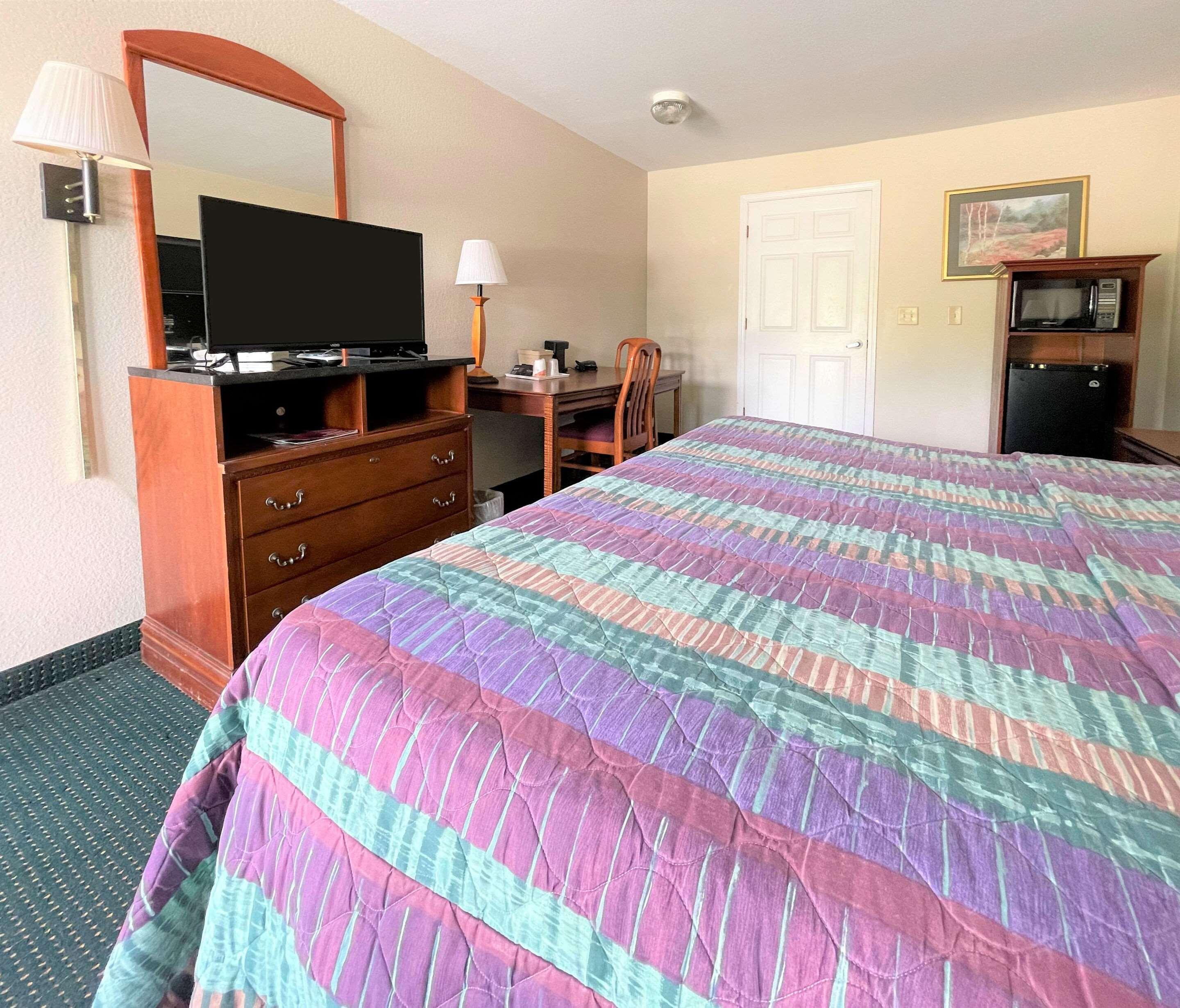 Days Inn Sandersville Exterior photo